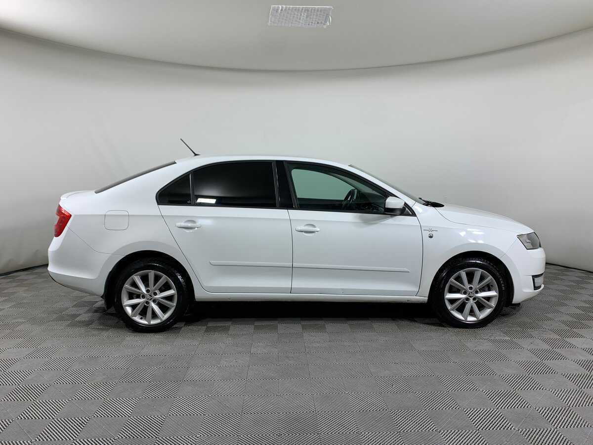 Skoda Rapid с пробегом — 2015 год. Фото: #3