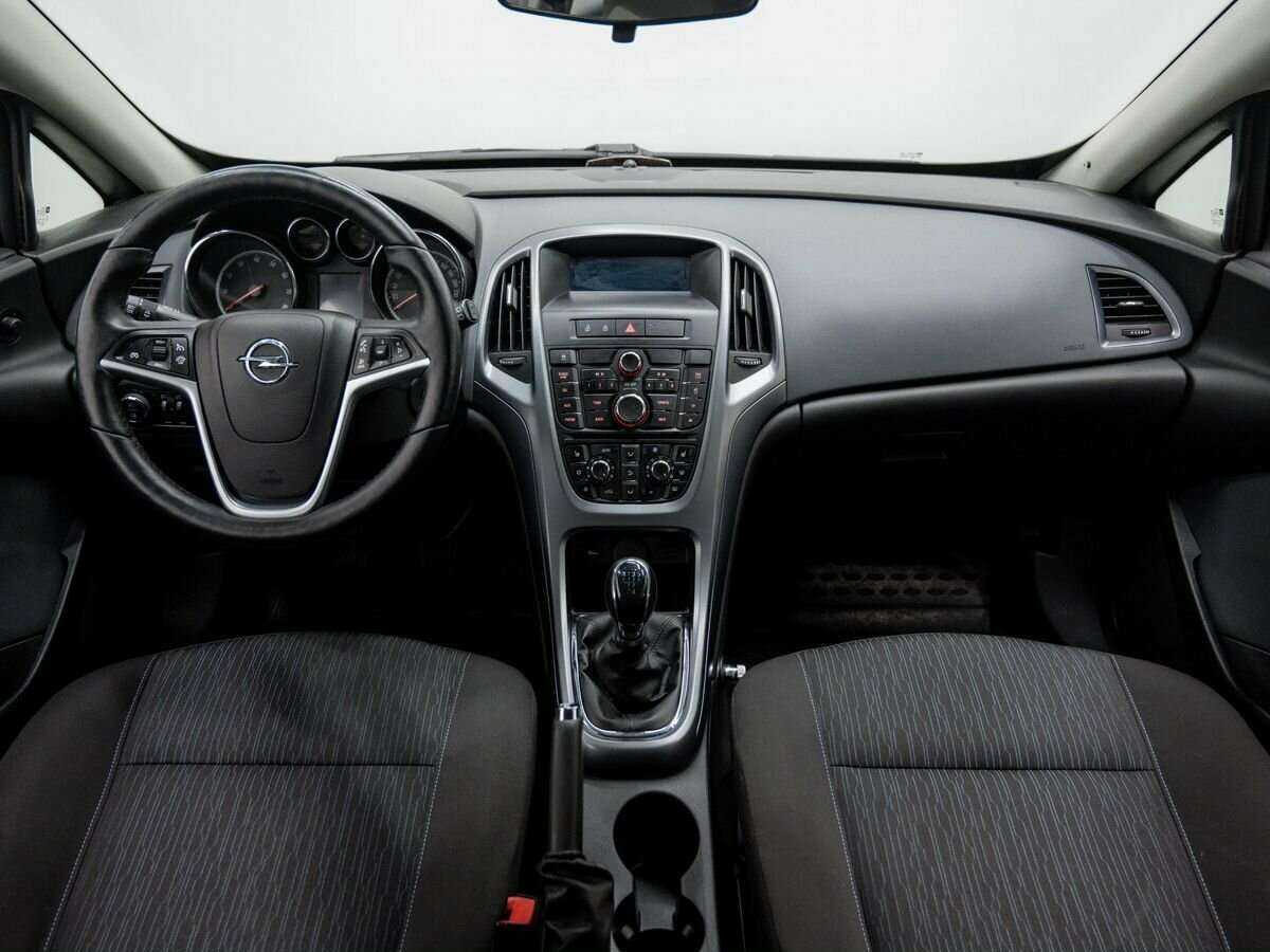 Opel Astra с пробегом — 2013 год. Фото: #8