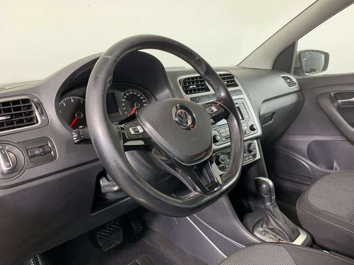 Volkswagen Polo с пробегом — 2015 год. Фото: #8