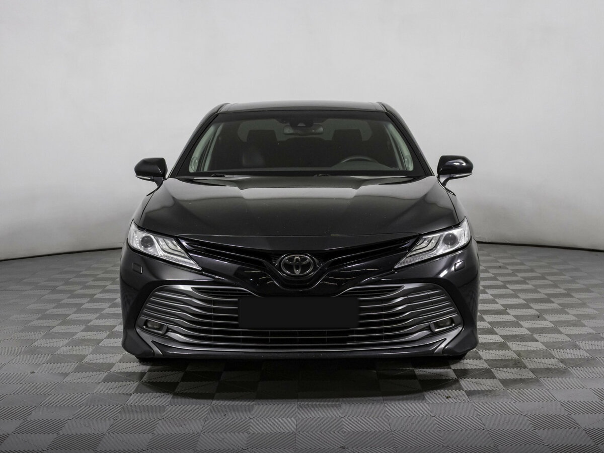 Toyota Camry с пробегом — 2020 год. Фото: #1