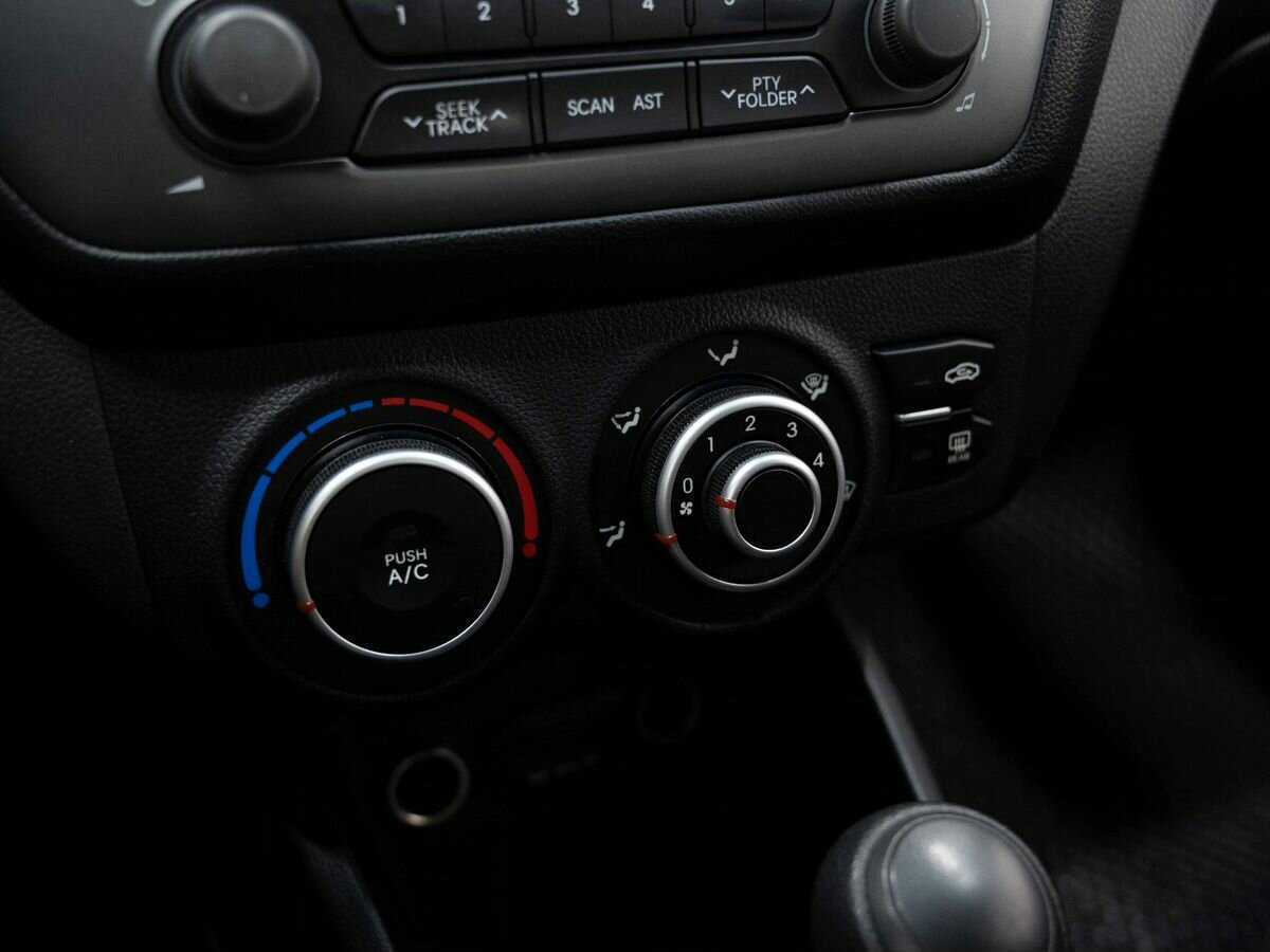 Kia Rio с пробегом — 2014 год. Фото: #18
