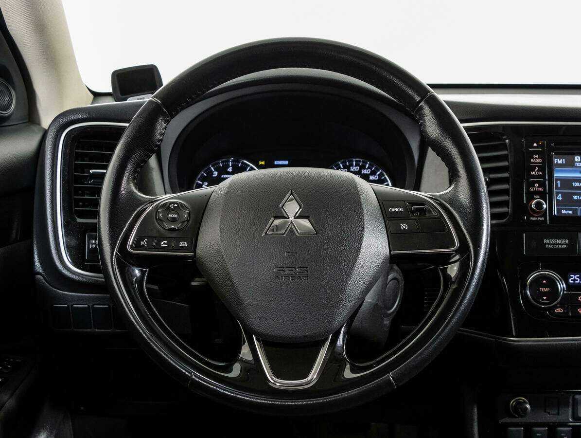 Mitsubishi Outlander с пробегом — 2017 год. Фото: #11