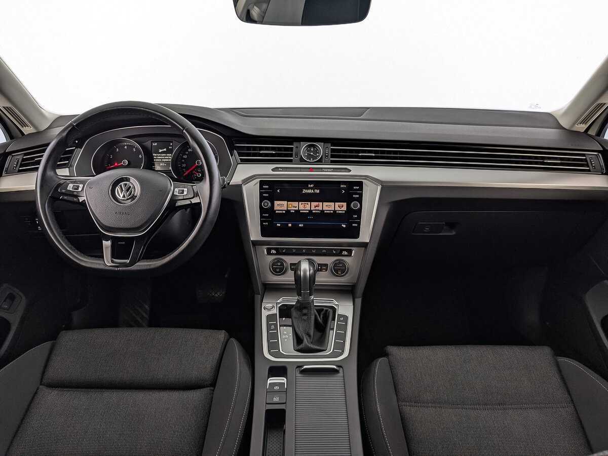 Volkswagen Passat с пробегом — 2019 год. Фото: #13