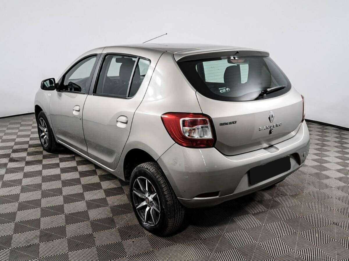 Renault Sandero с пробегом — 2015 год. Фото: #6