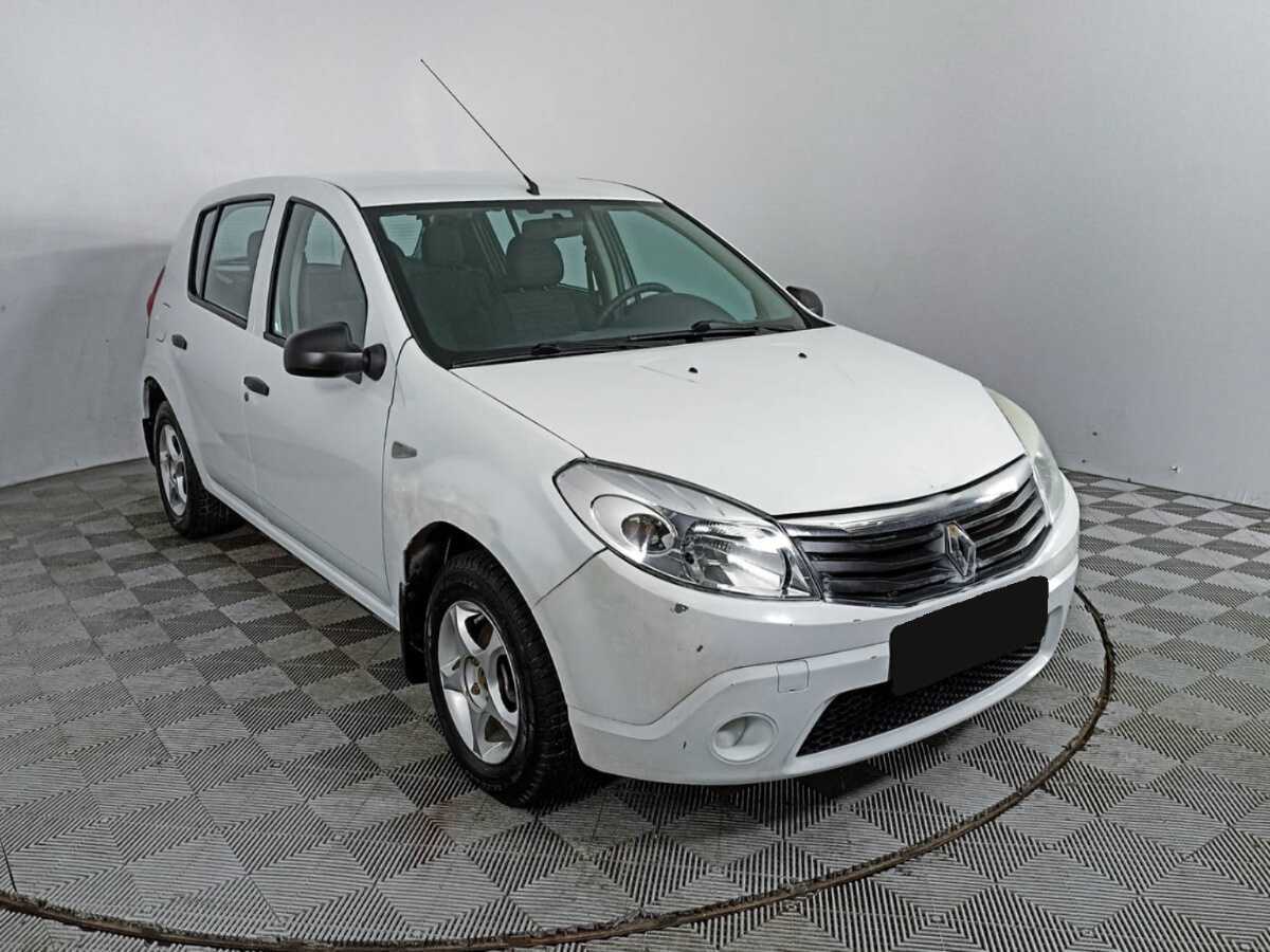 Renault Sandero с пробегом — 2014 год. Фото: #2