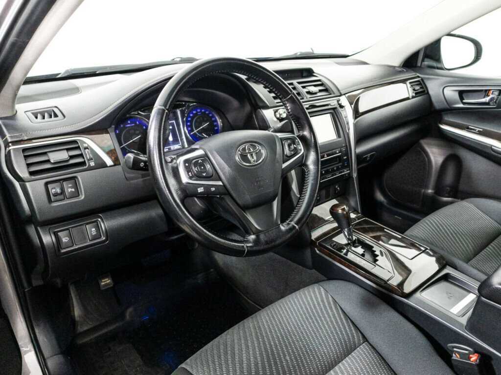 Toyota Camry с пробегом — 2015 год. Фото: #10