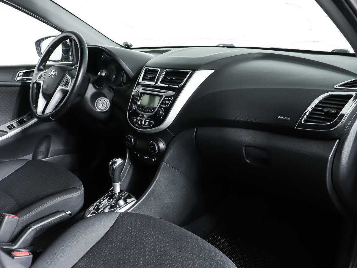 Hyundai Solaris с пробегом — 2012 год. Фото: #7