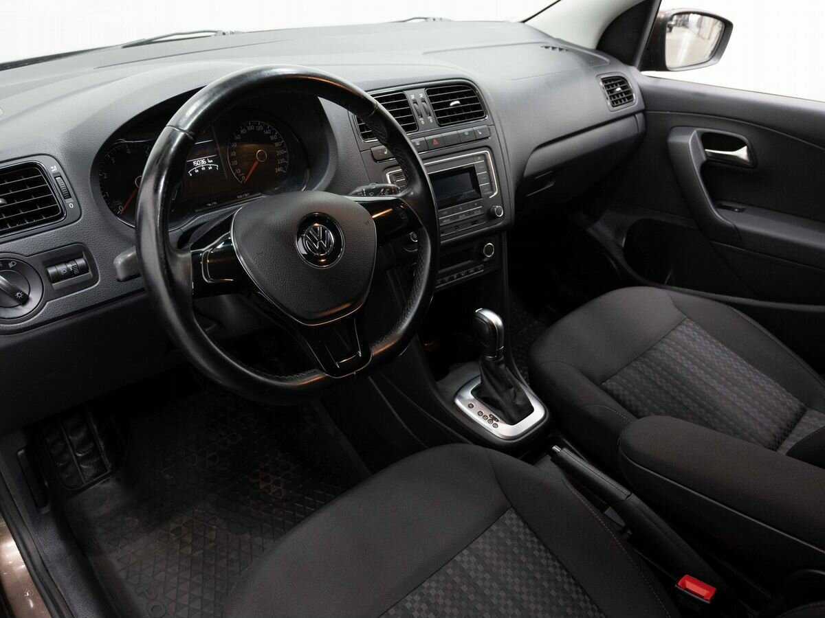 Volkswagen Polo с пробегом — 2016 год. Фото: #7