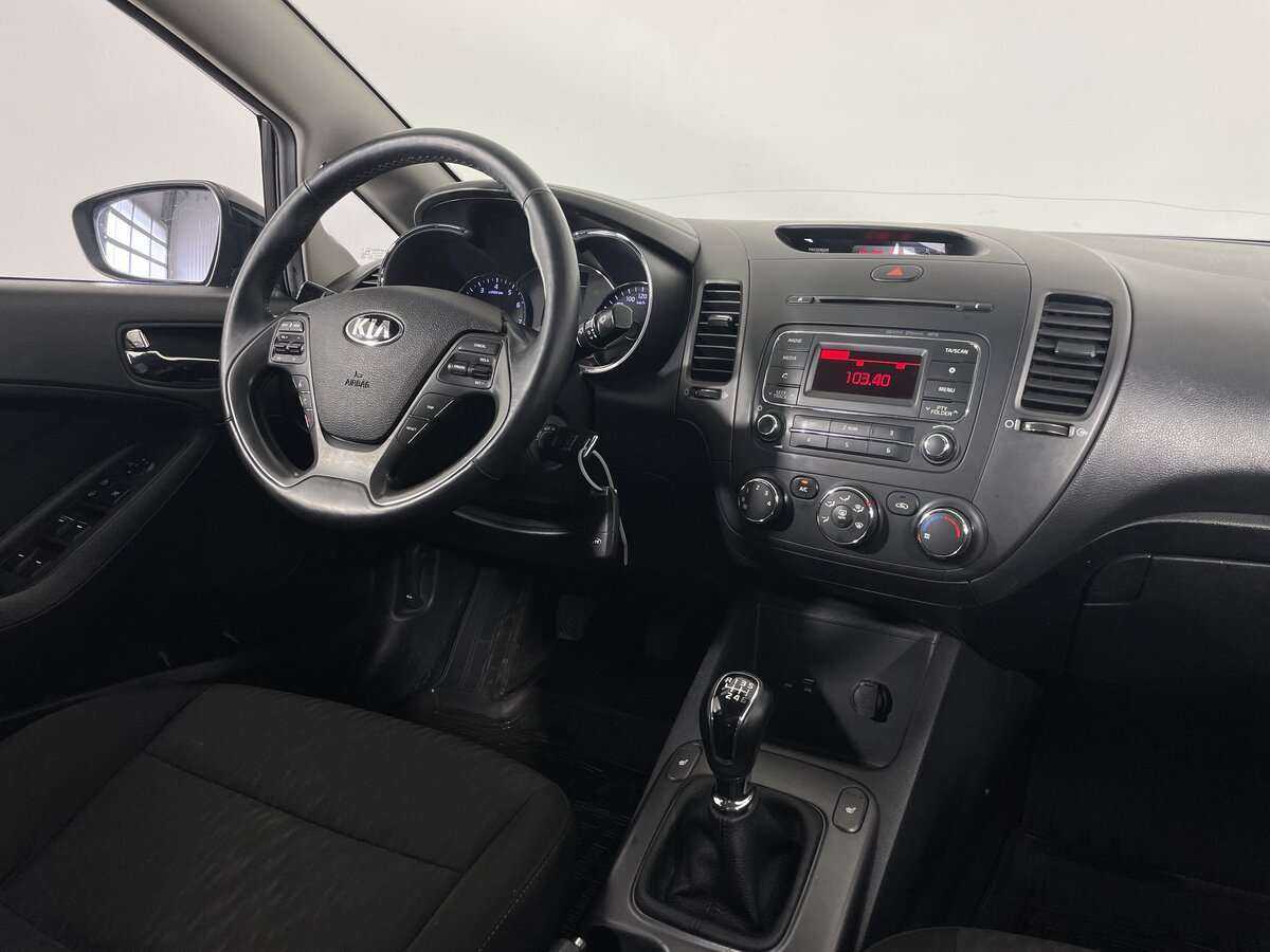 Kia Cerato с пробегом — 2015 год. Фото: #9