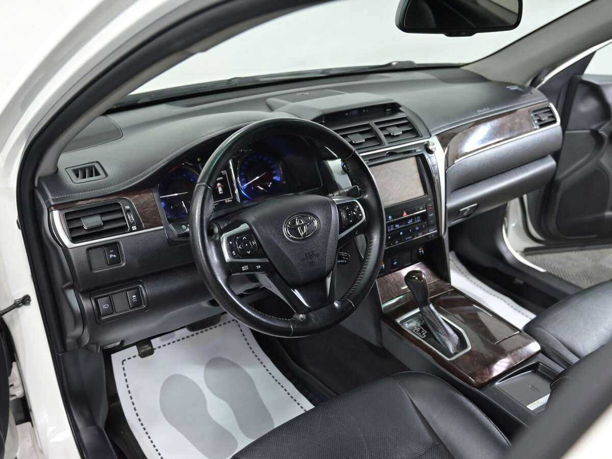 Toyota Camry с пробегом — 2017 год. Фото: #5