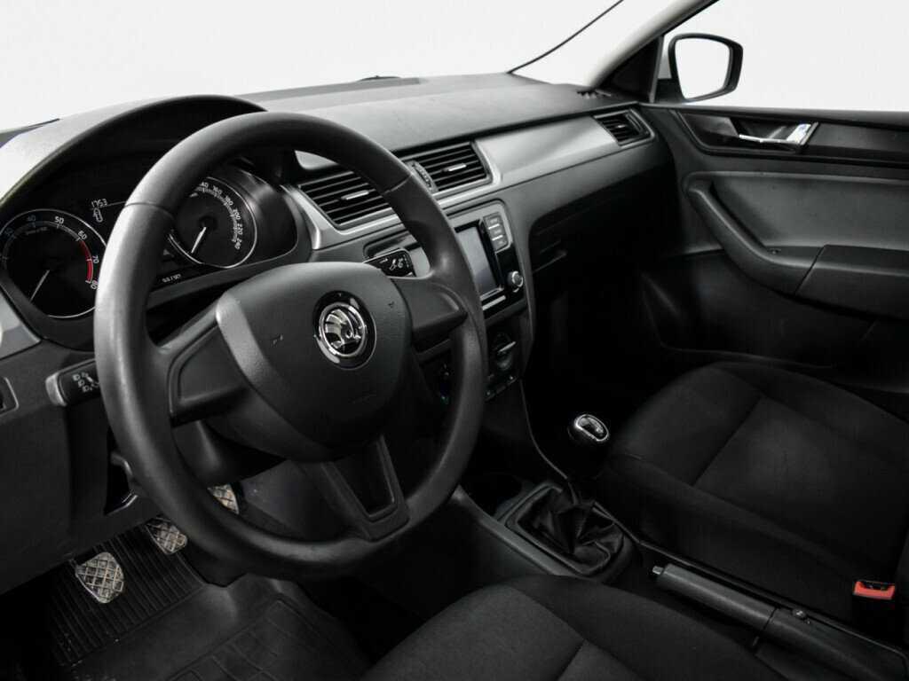 Skoda Rapid с пробегом — 2018 год. Фото: #8