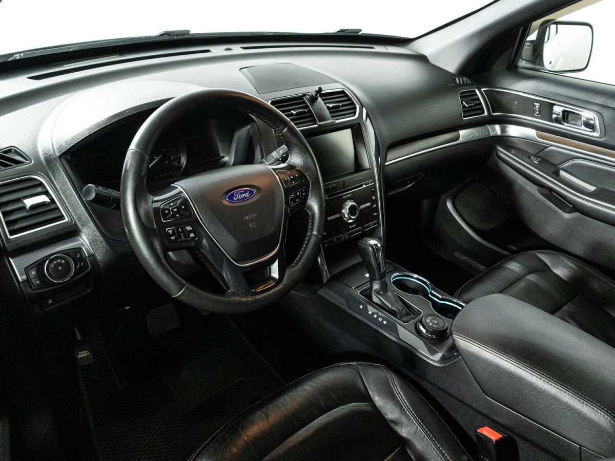 Ford Explorer с пробегом — 2015 год. Фото: #10