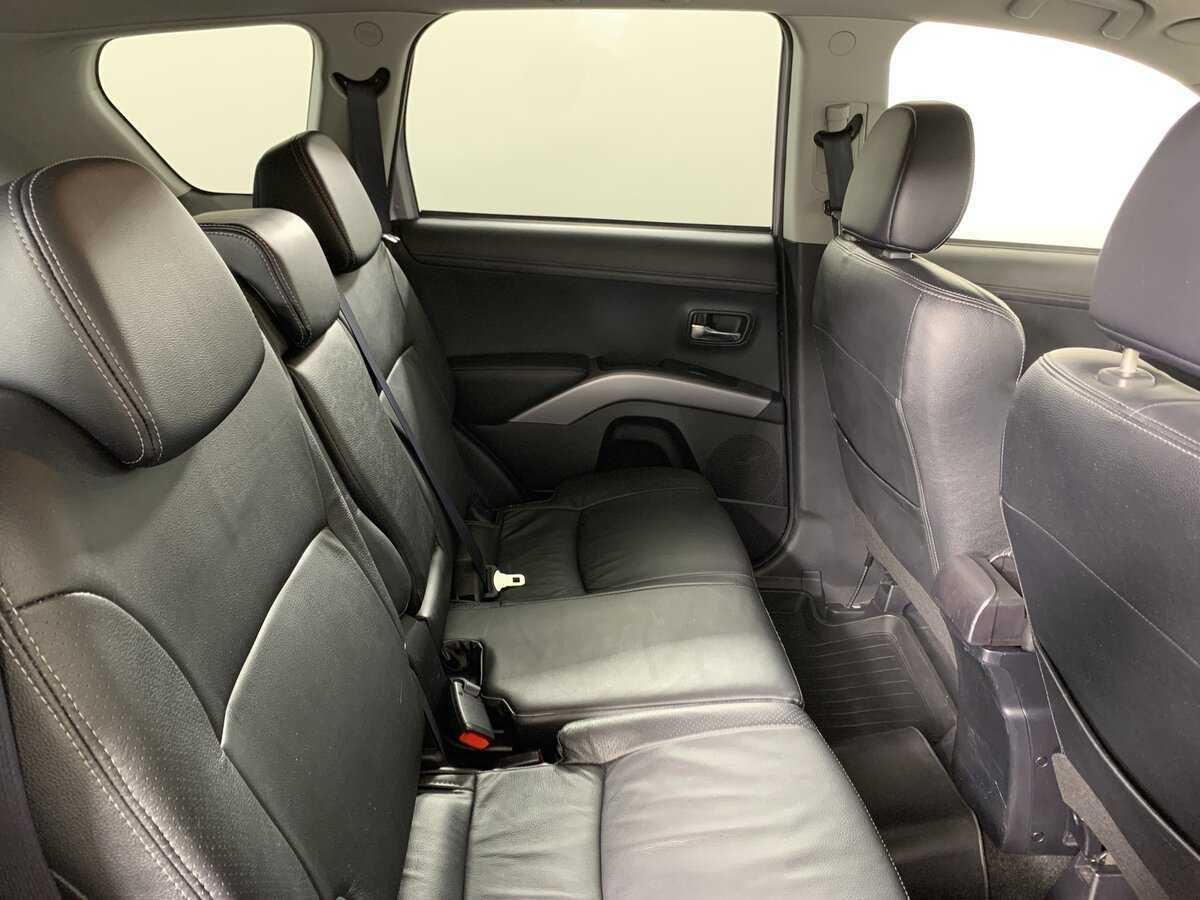 Mitsubishi Outlander с пробегом — 2012 год. Фото: #17