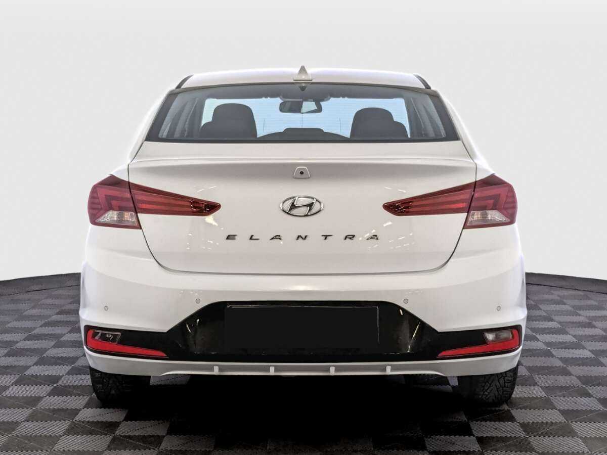 Hyundai Elantra с пробегом — 2020 год. Фото: #5