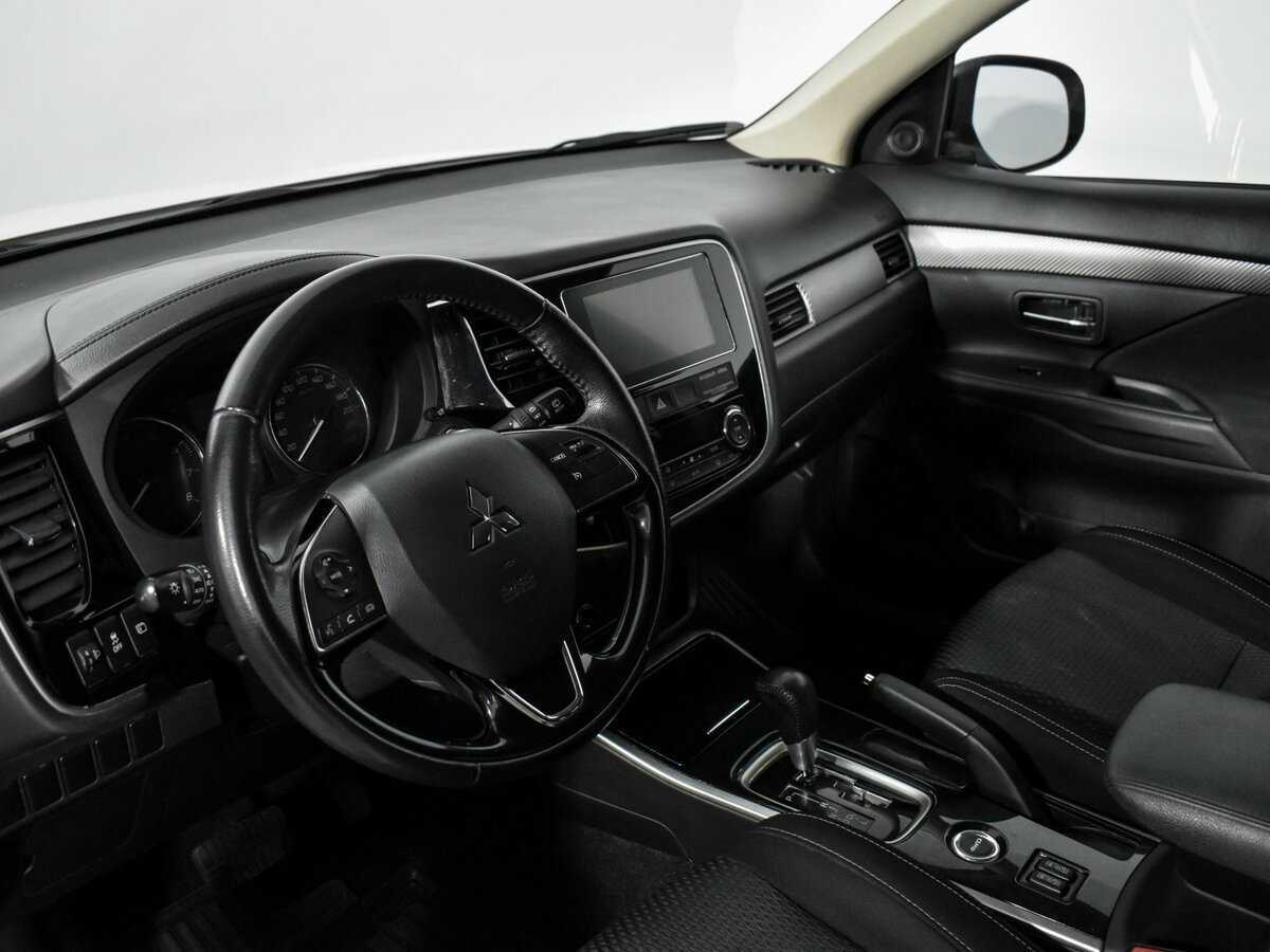 Mitsubishi Outlander с пробегом — 2018 год. Фото: #6