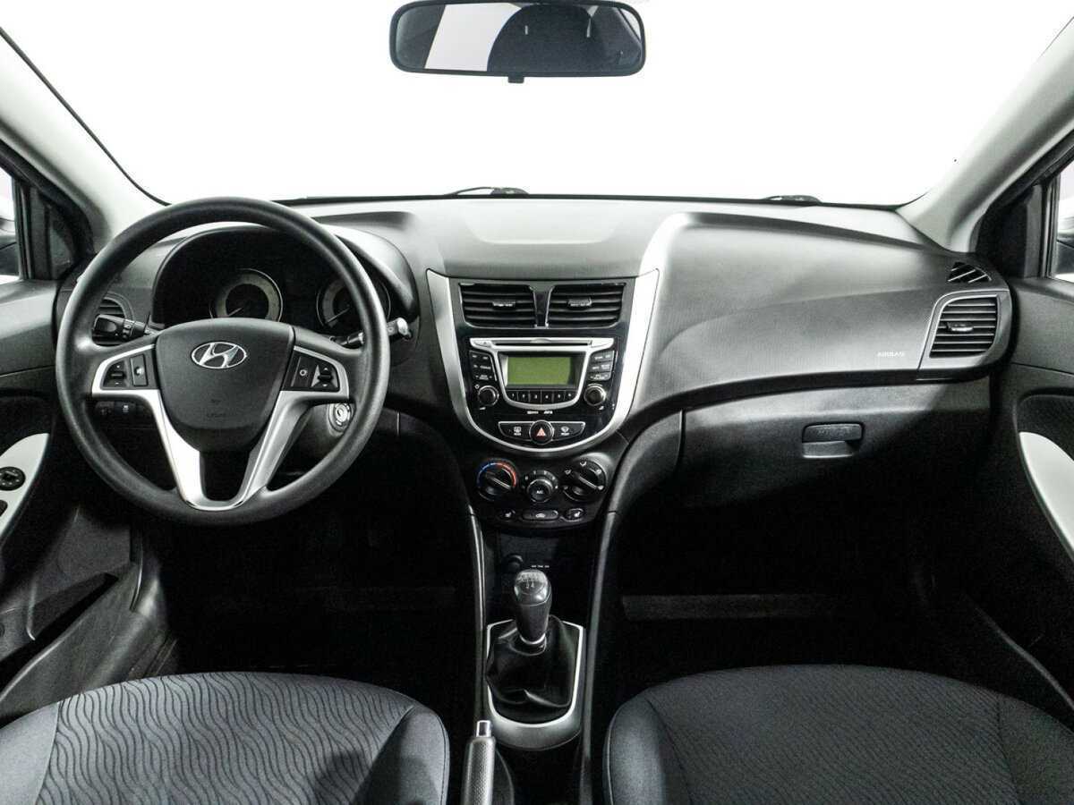 Hyundai Solaris с пробегом — 2013 год. Фото: #12