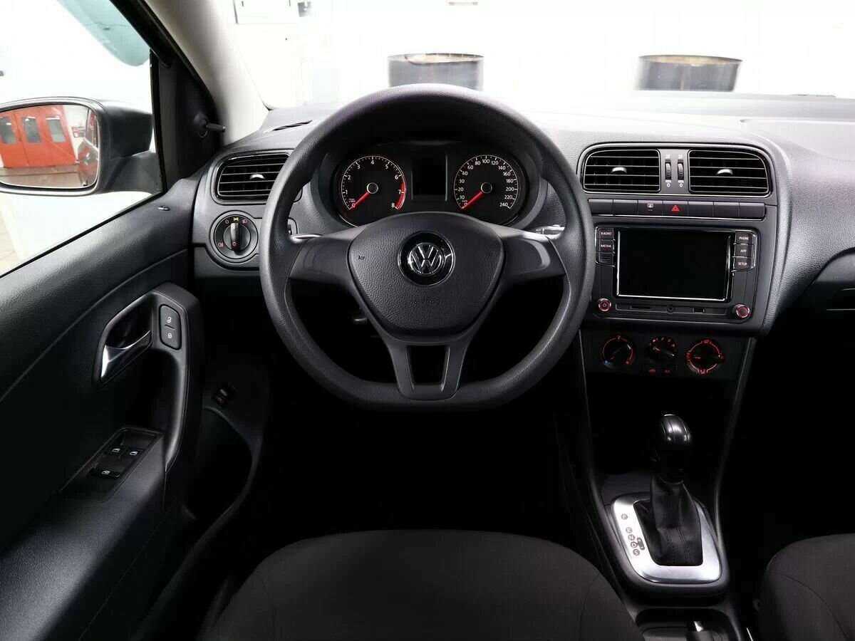 Volkswagen Polo с пробегом — 2018 год. Фото: #10