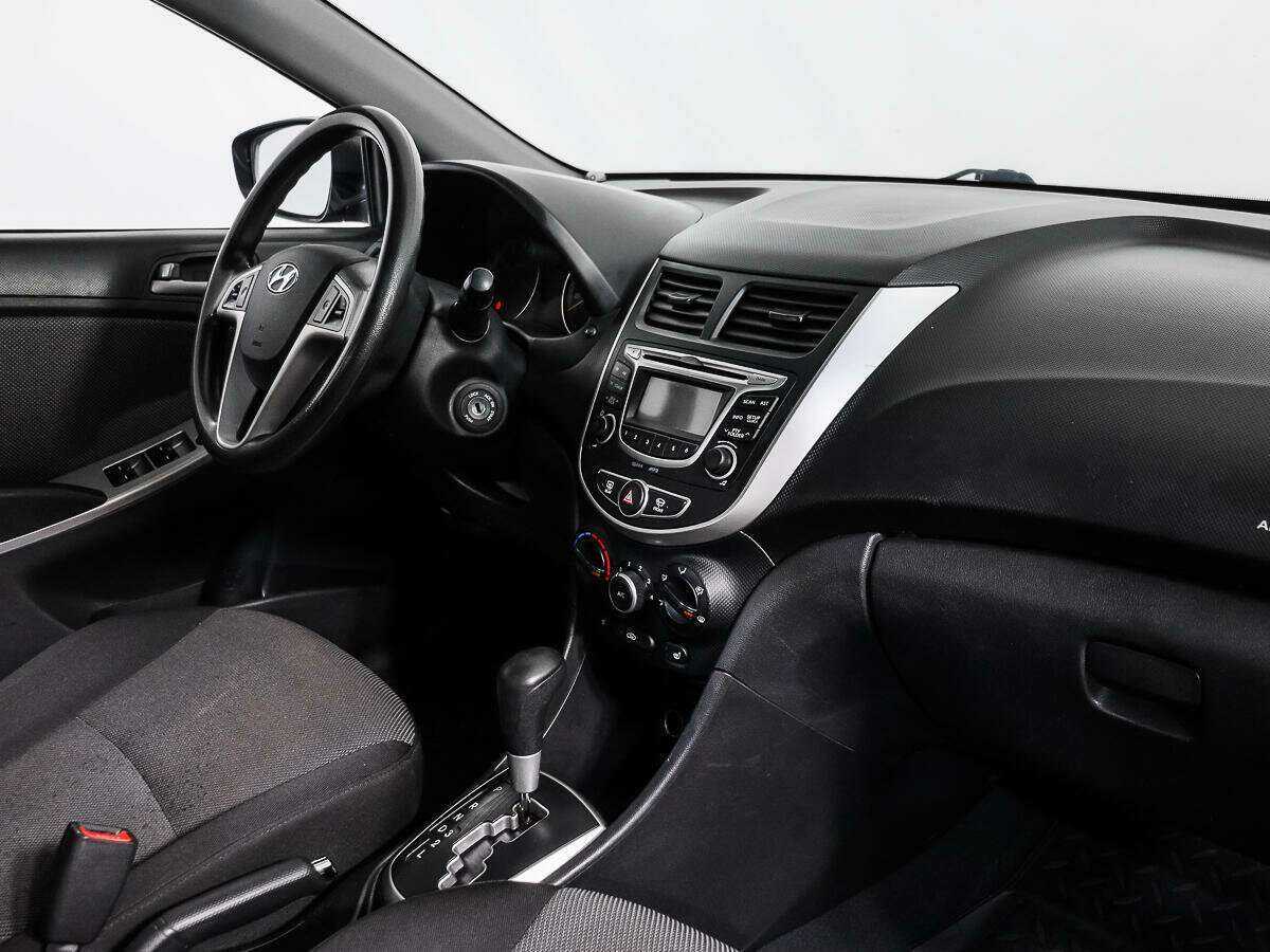 Hyundai Solaris с пробегом — 2014 год. Фото: #9