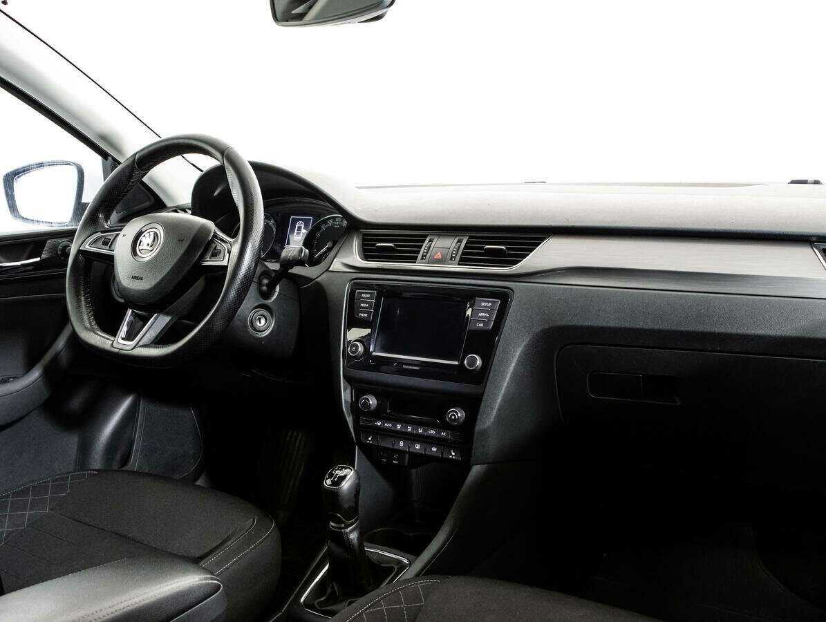 Skoda Rapid с пробегом — 2017 год. Фото: #6