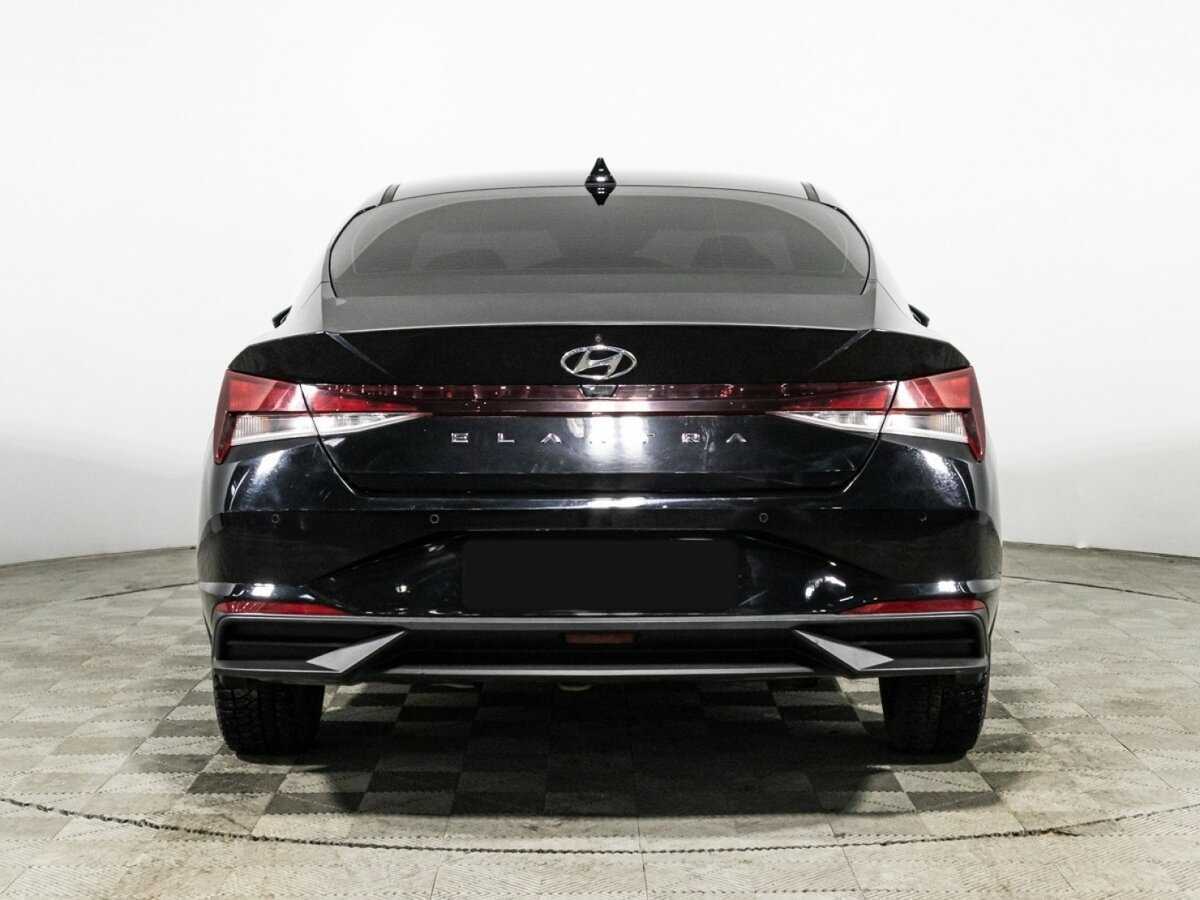 Hyundai Elantra с пробегом — 2021 год. Фото: #5