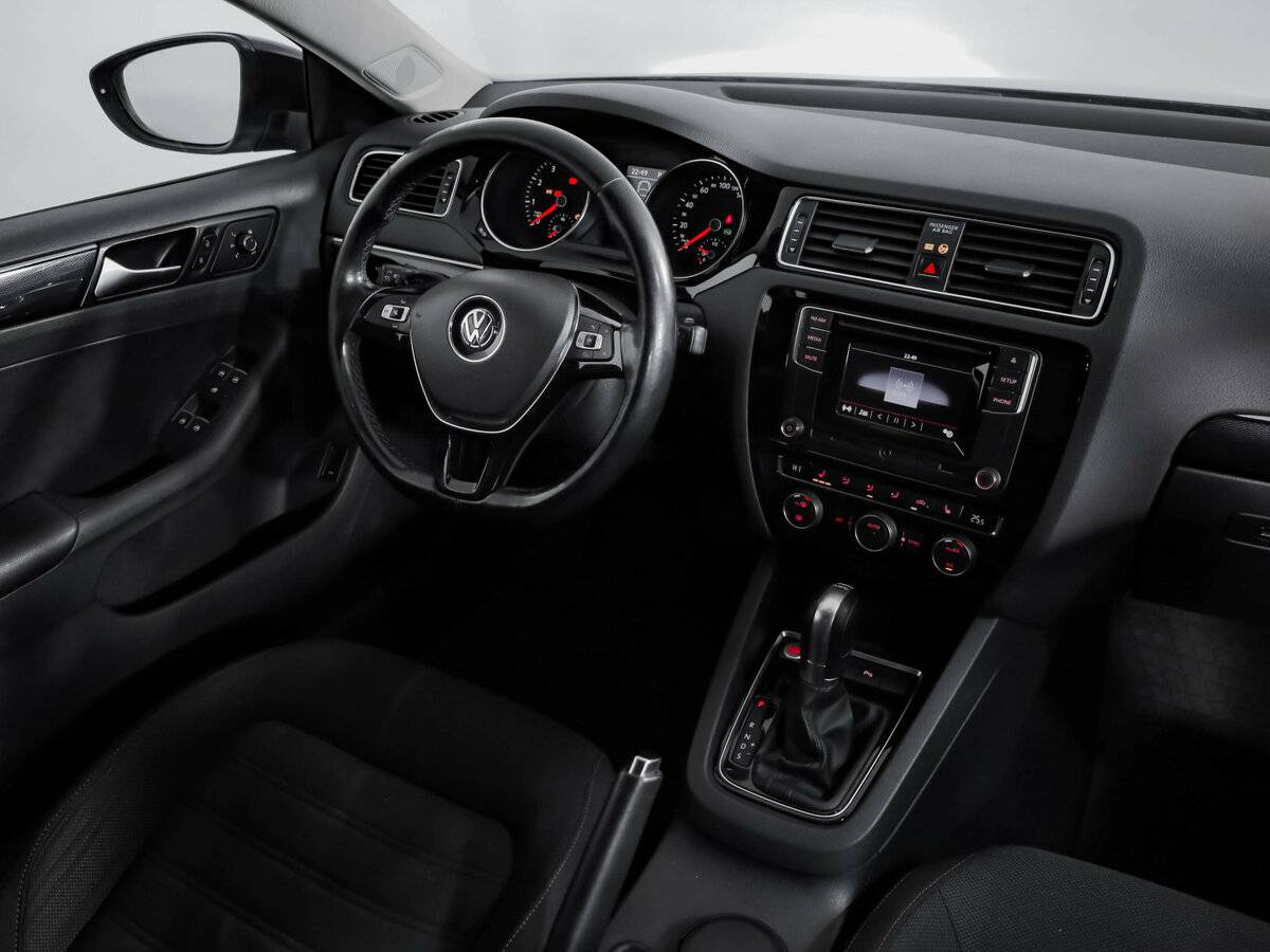 Volkswagen Jetta с пробегом — 2017 год. Фото: #6
