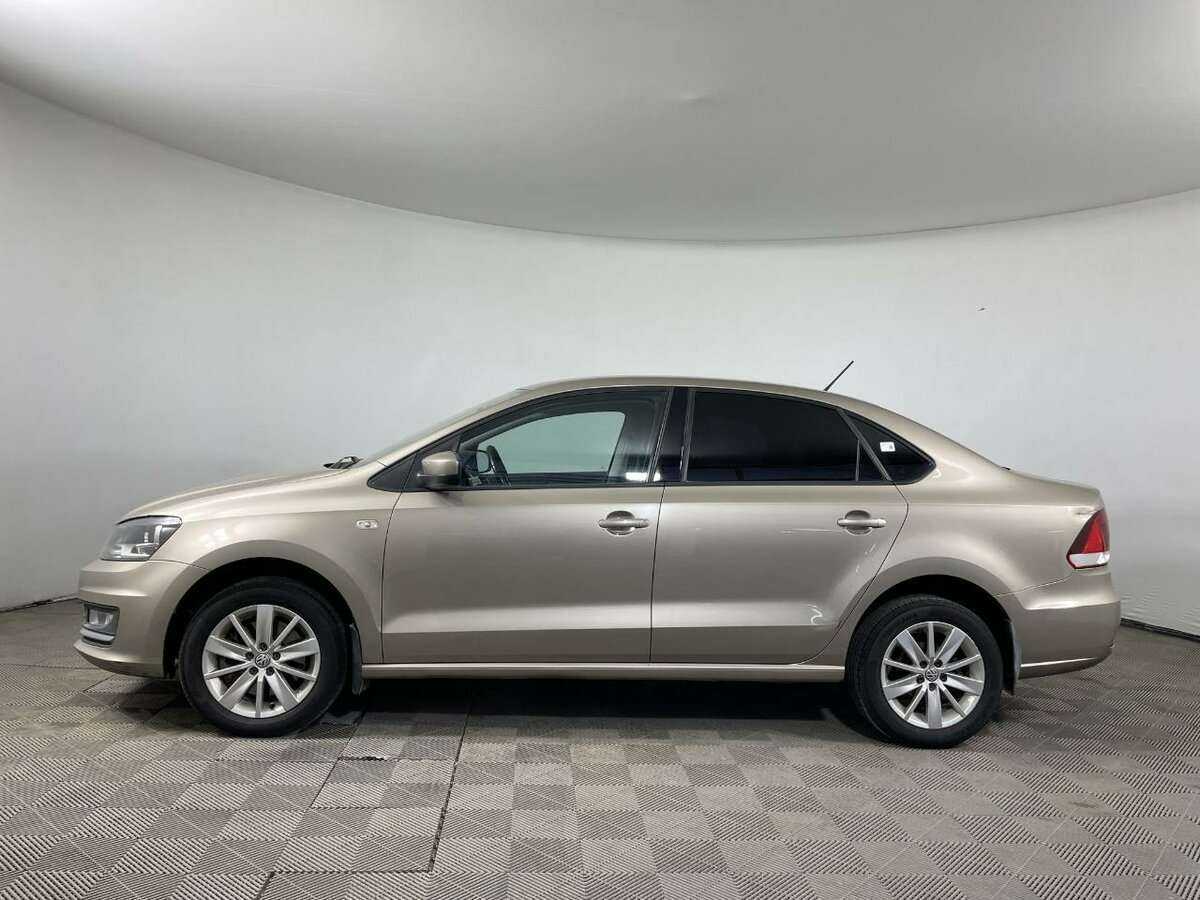 Volkswagen Polo с пробегом — 2015 год. Фото: #3