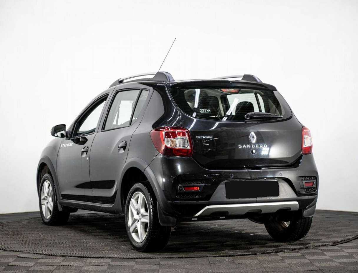 Renault Sandero с пробегом — 2015 год. Фото: #3