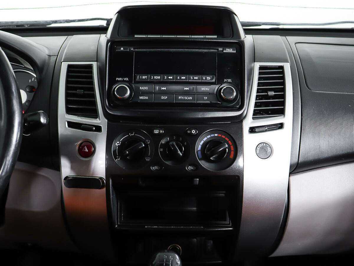 Mitsubishi Pajero Sport с пробегом — 2014 год. Фото: #13