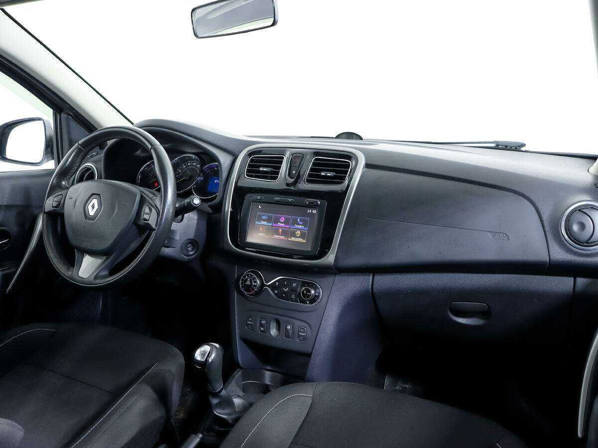 Renault Sandero с пробегом — 2018 год. Фото: #8