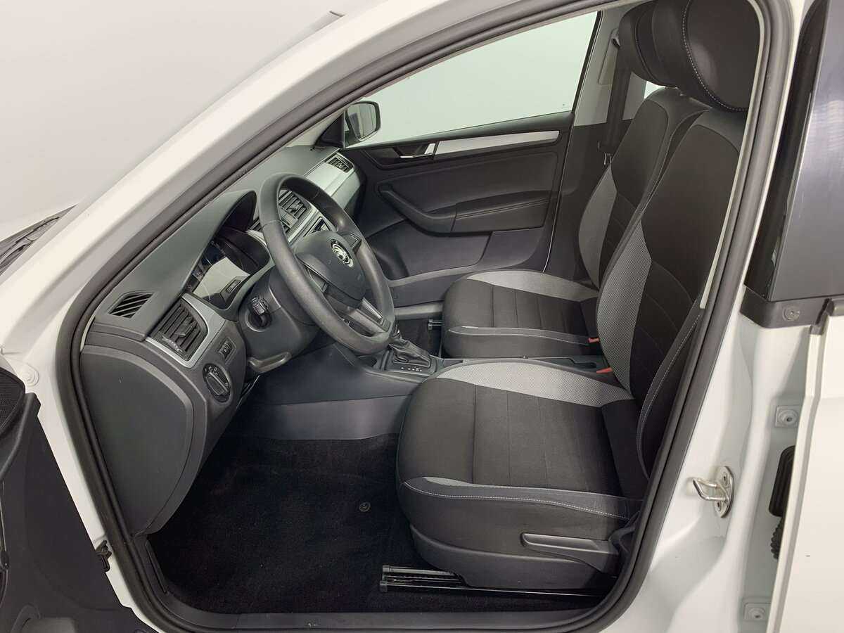 Skoda Rapid с пробегом — 2019 год. Фото: #13
