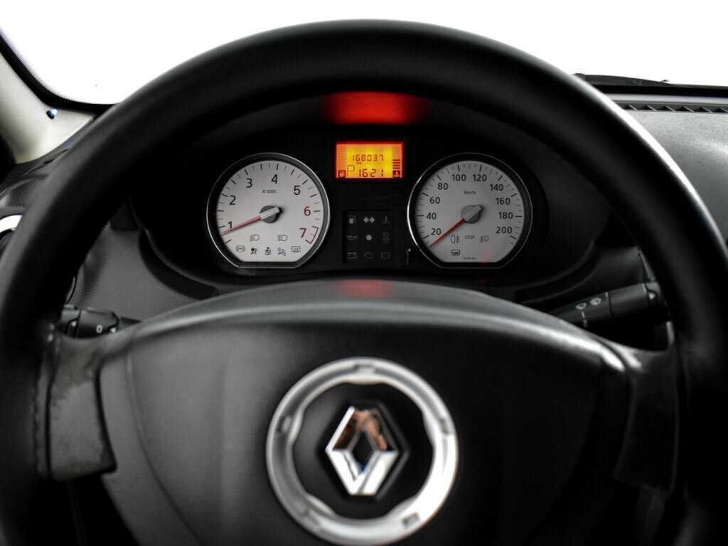 Renault Sandero с пробегом — 2012 год. Фото: #15
