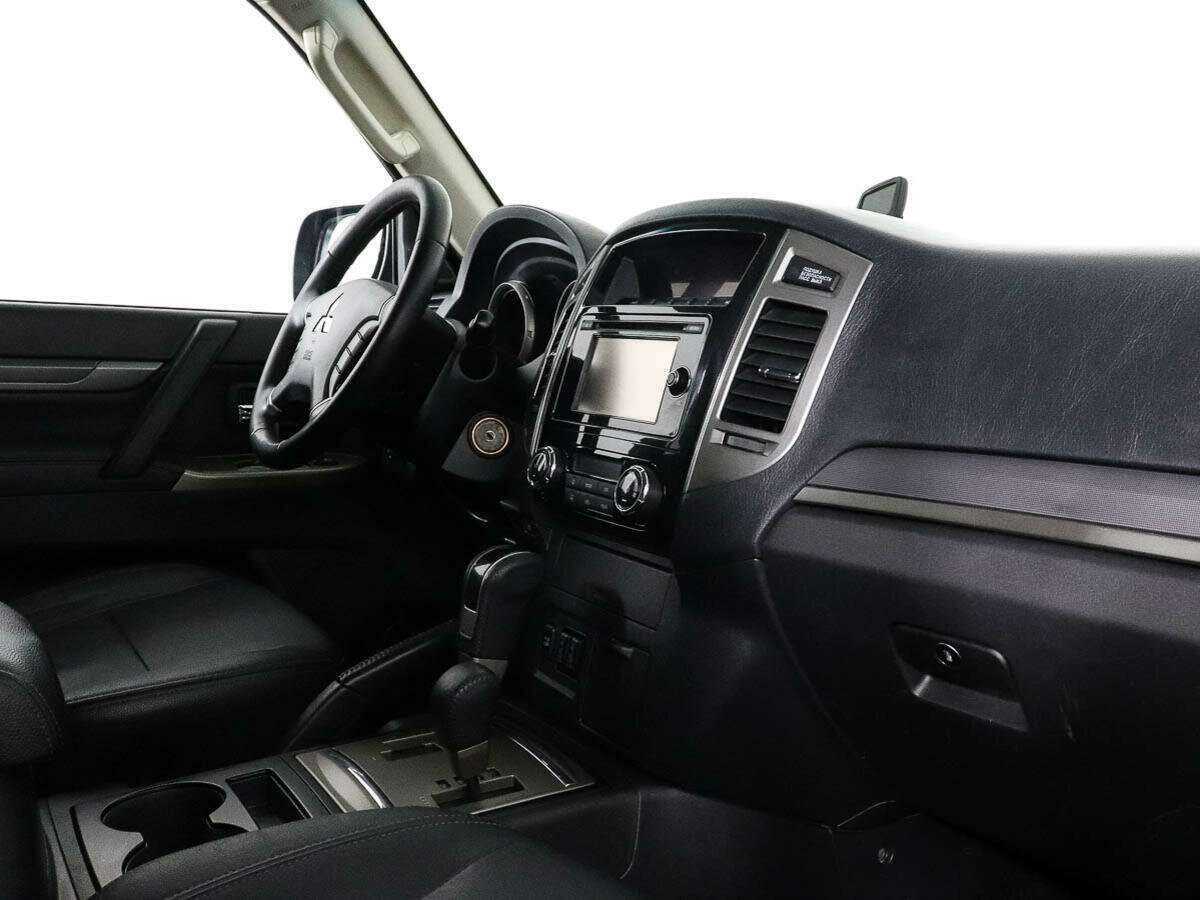 Mitsubishi Pajero с пробегом — 2017 год. Фото: #5