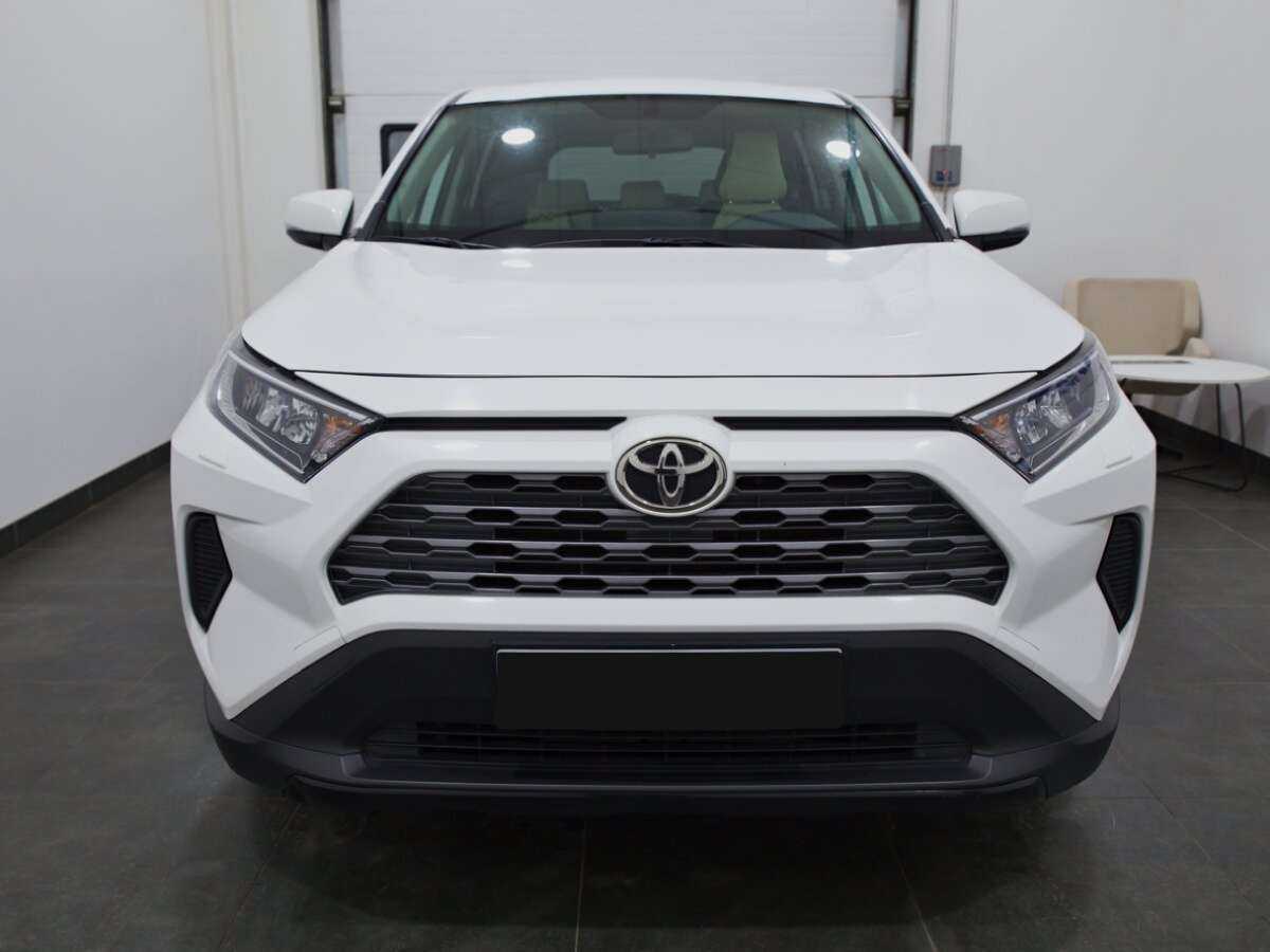 Toyota RAV4 с пробегом — 2020 год. Фото: #1