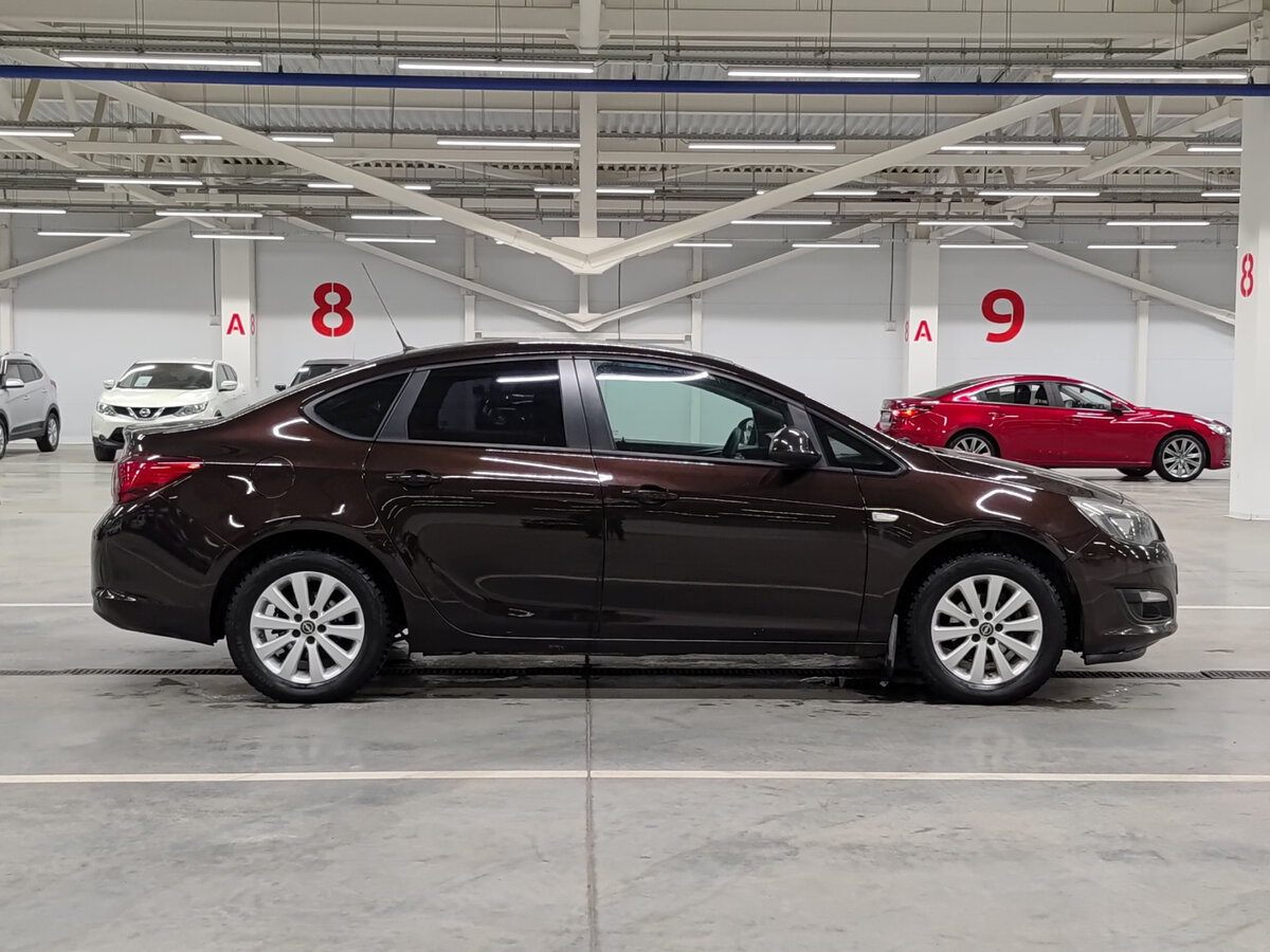 Opel Astra с пробегом — 2014 год. Фото: #3