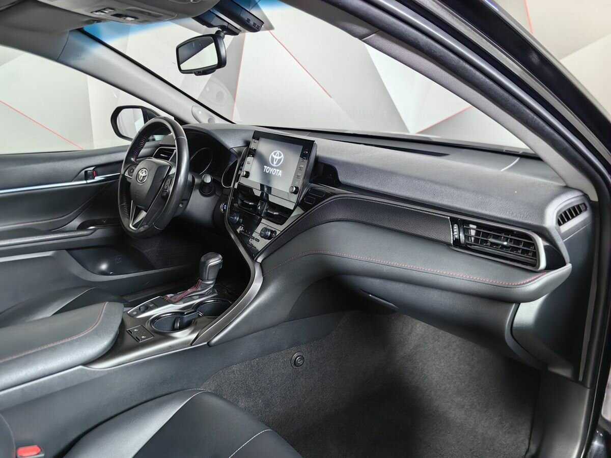 Toyota Camry с пробегом — 2021 год. Фото: #8