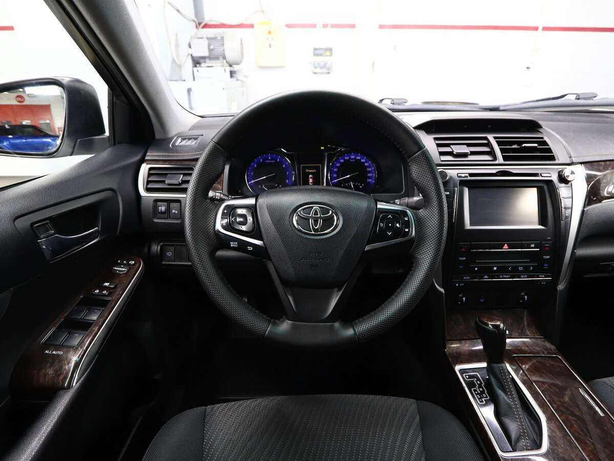 Toyota Camry с пробегом — 2016 год. Фото: #16