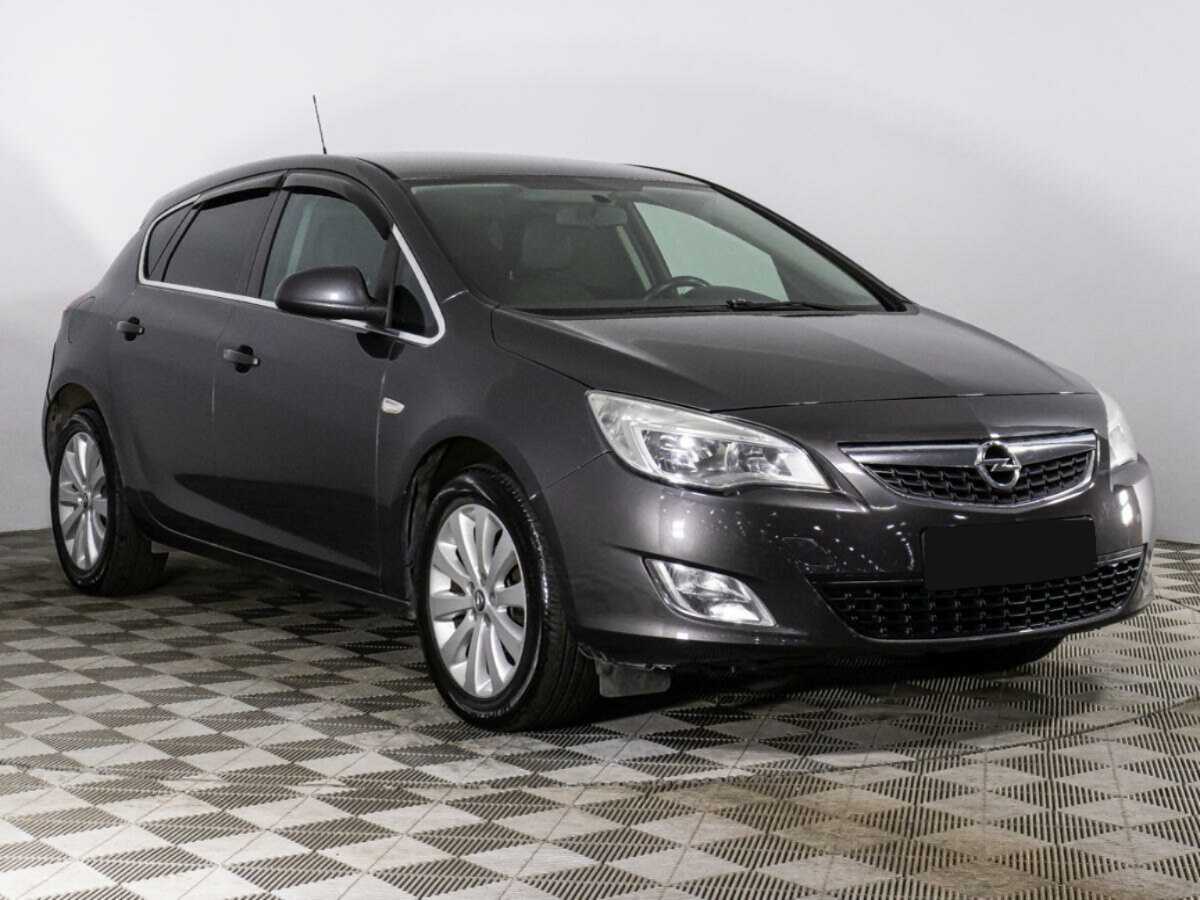 Opel Astra с пробегом — 2012 год. Фото: #2