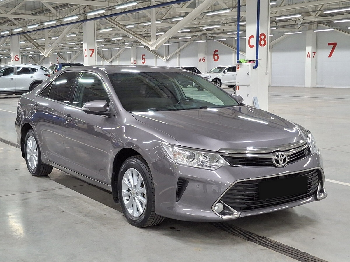 Toyota Camry с пробегом — 2016 год. Фото: #2