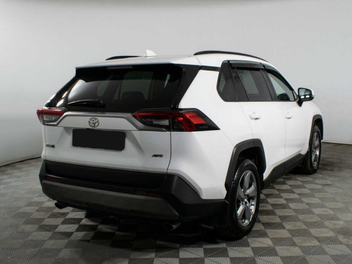 Toyota RAV4 с пробегом — 2020 год. Фото: #3