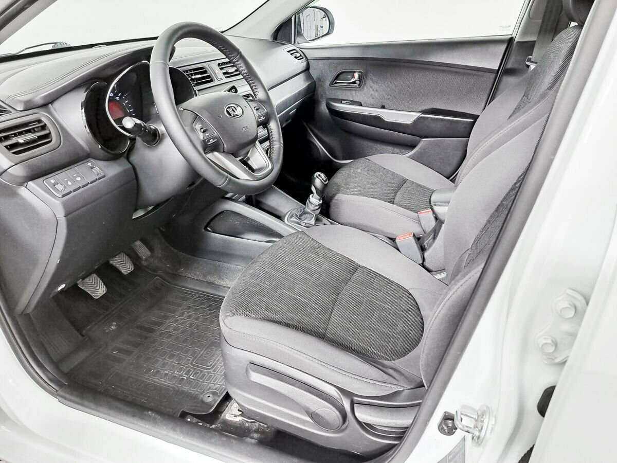 Kia Rio с пробегом — 2013 год. Фото: #13