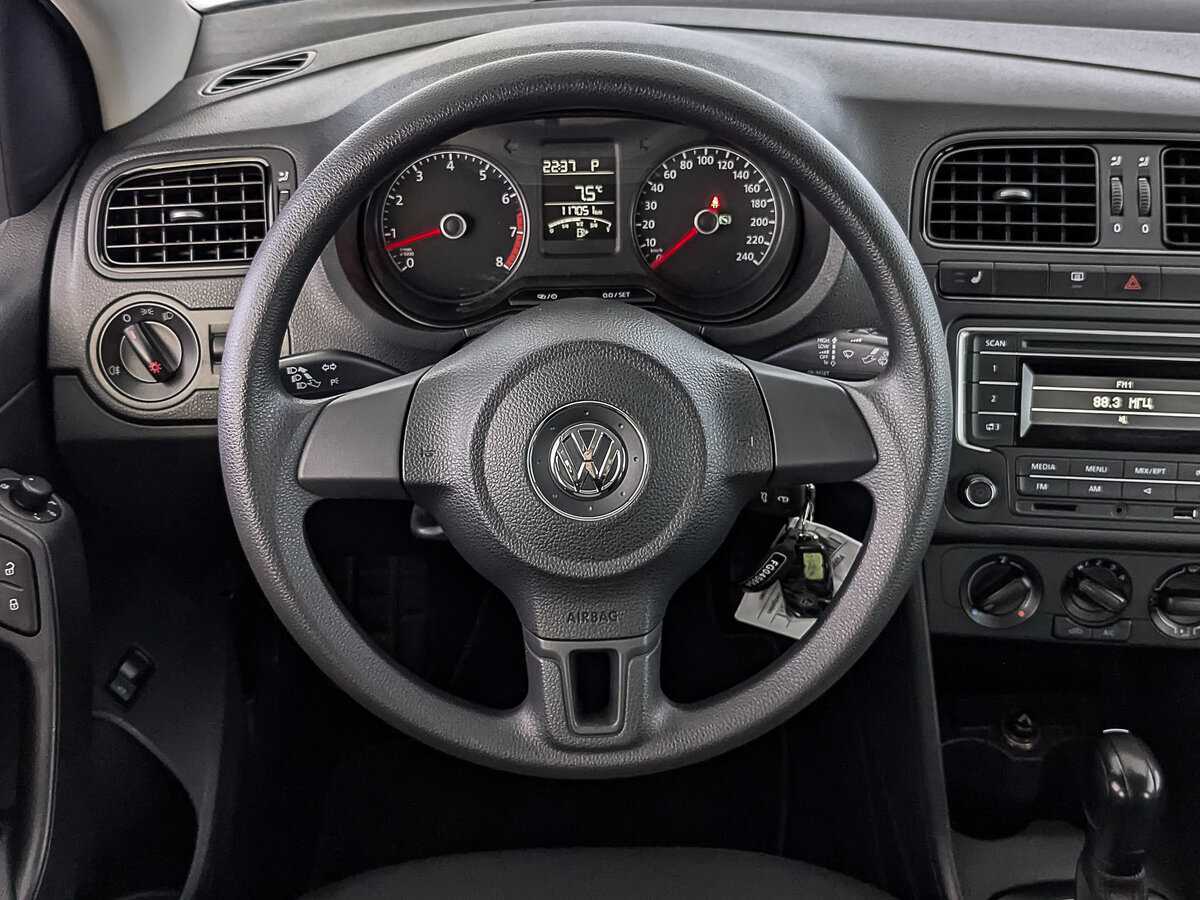 Volkswagen Polo с пробегом — 2015 год. Фото: #21
