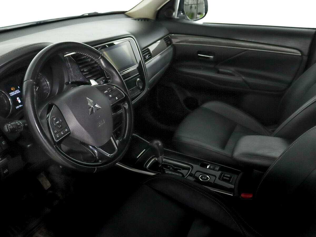 Mitsubishi Outlander с пробегом — 2019 год. Фото: #9