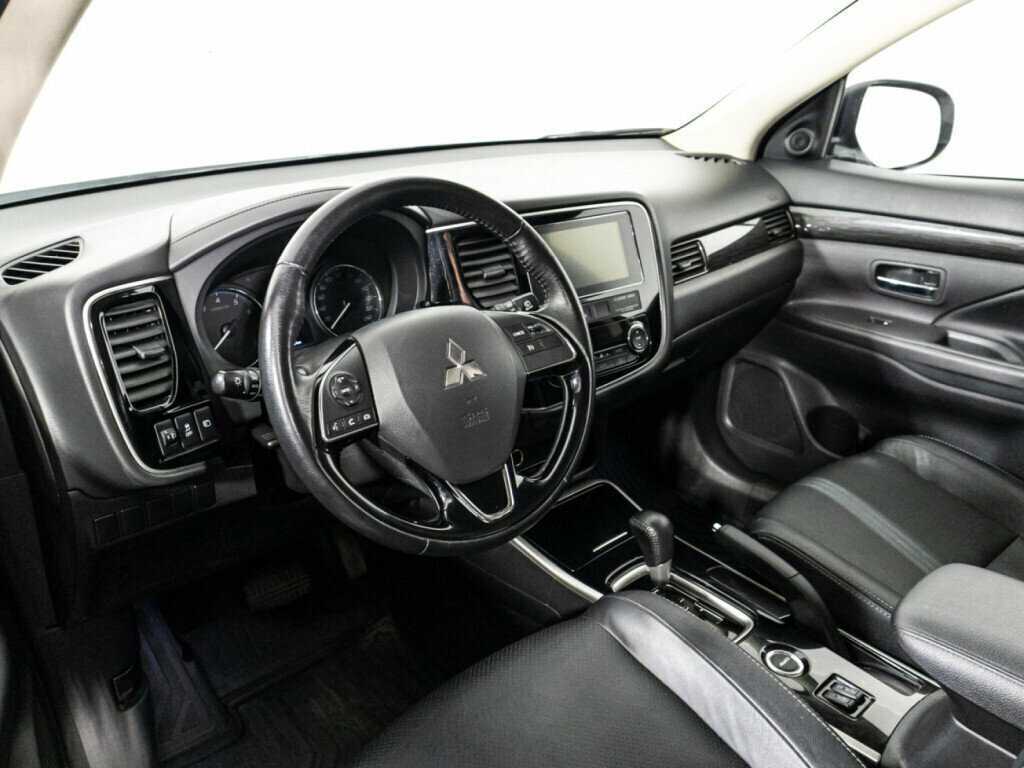 Mitsubishi Outlander с пробегом — 2018 год. Фото: #10