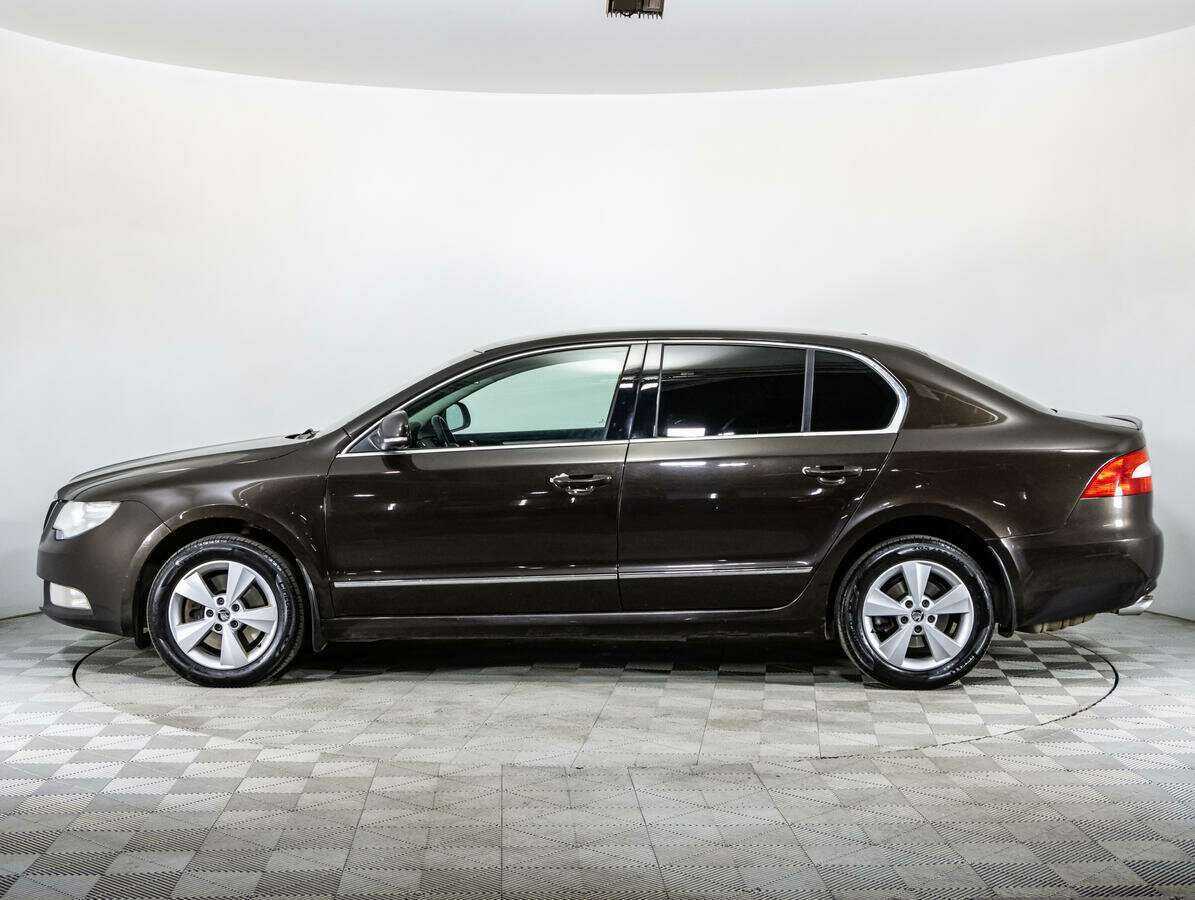 Skoda Superb с пробегом — 2012 год. Фото: #7