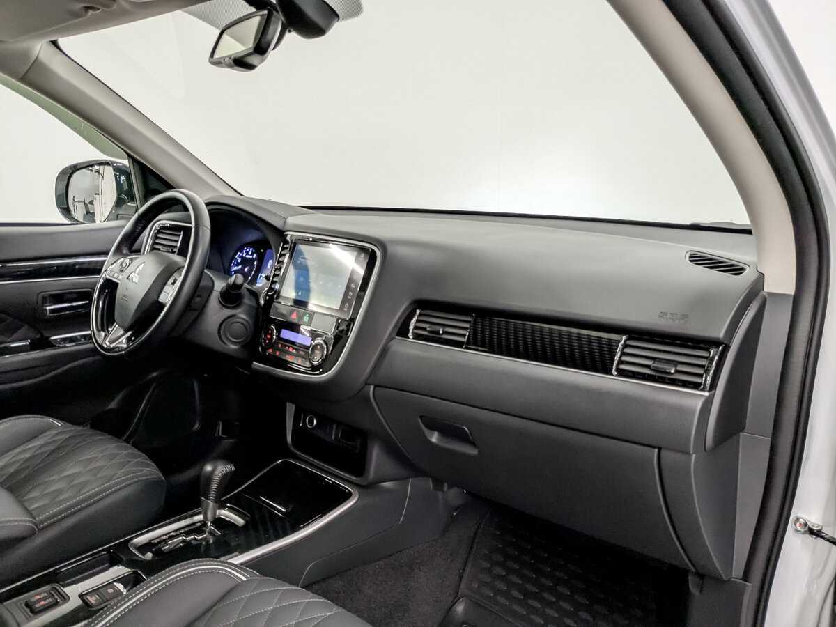 Mitsubishi Outlander с пробегом — 2022 год. Фото: #10