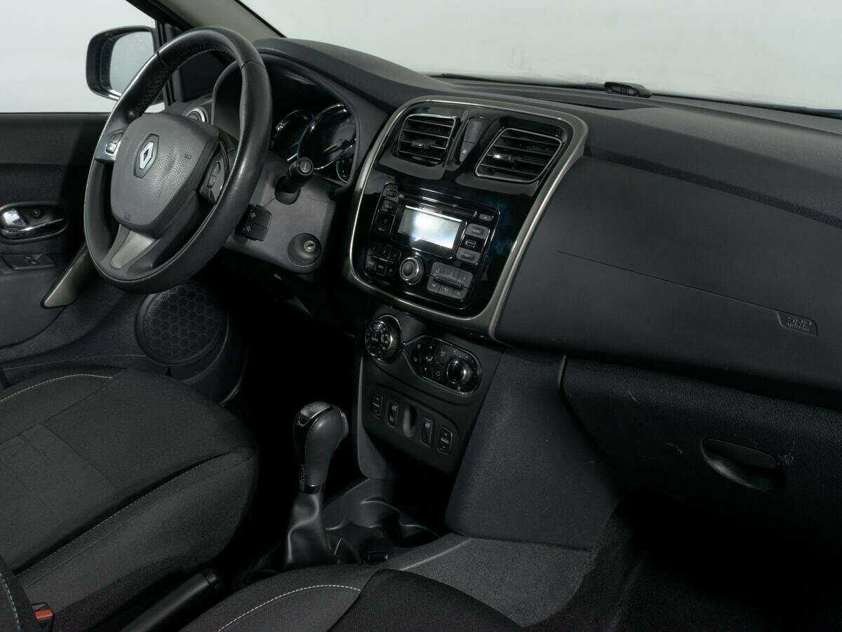 Renault Sandero с пробегом — 2017 год. Фото: #6