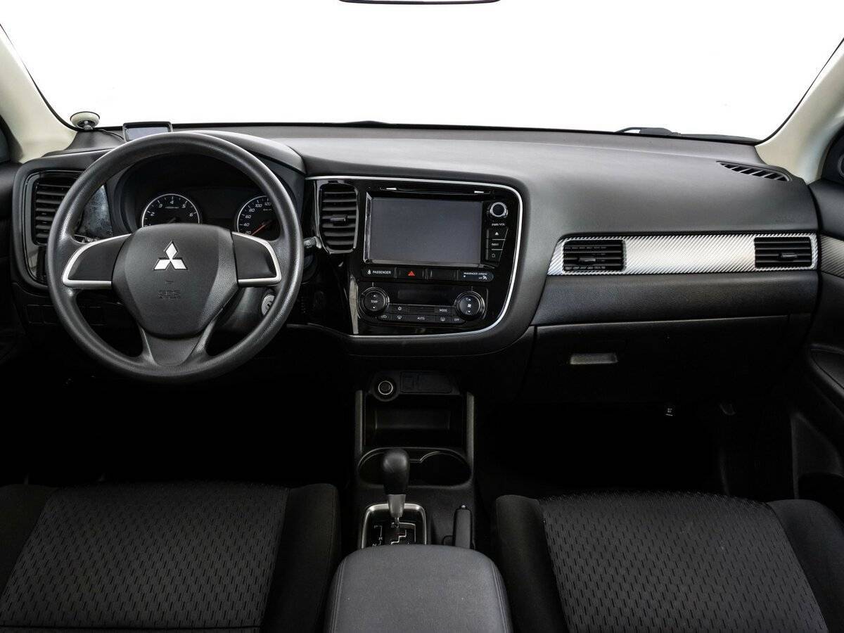 Mitsubishi Outlander с пробегом — 2014 год. Фото: #9