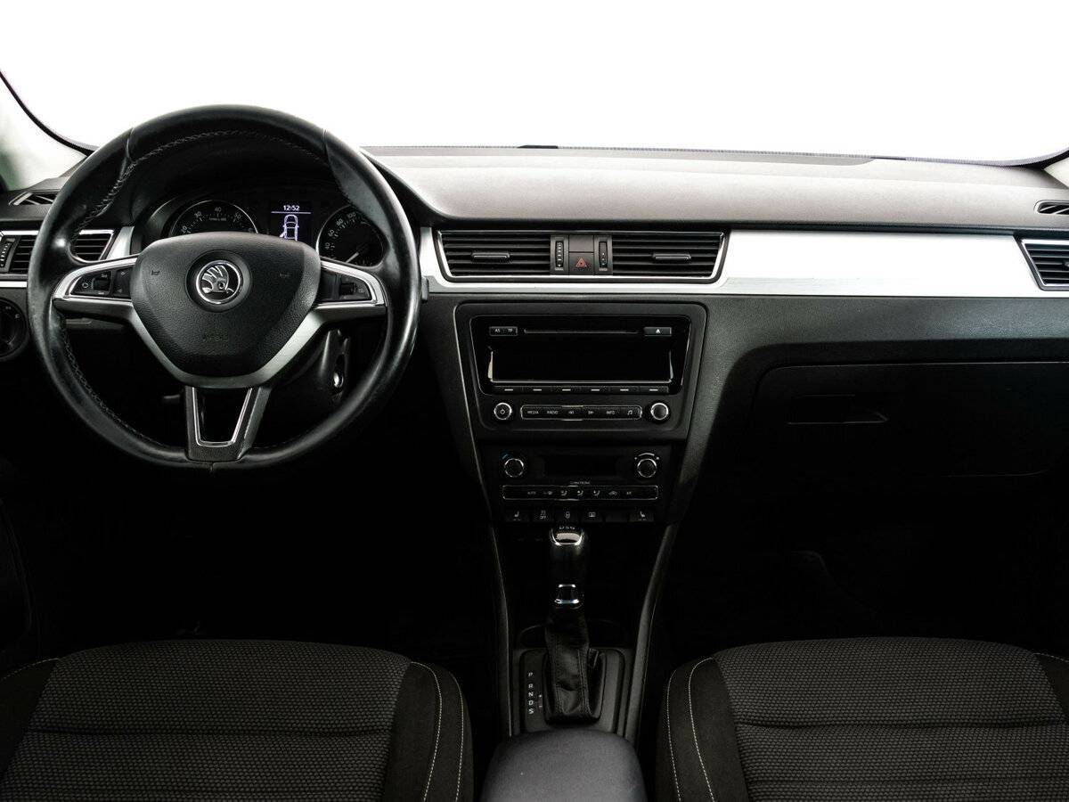 Skoda Rapid с пробегом — 2015 год. Фото: #9