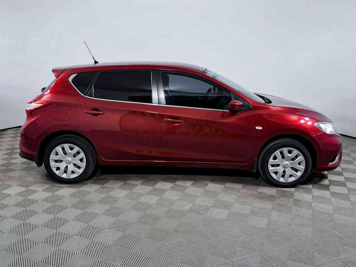 Nissan Tiida с пробегом — 2015 год. Фото: #3