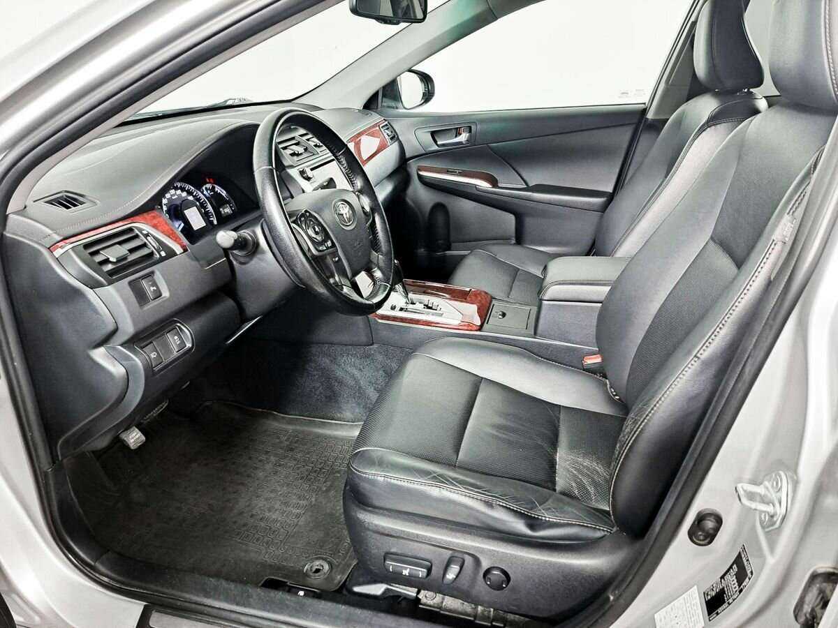 Toyota Camry с пробегом — 2014 год. Фото: #11